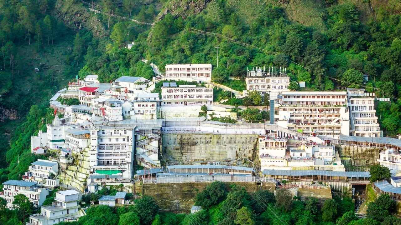 Things-to-Bear-in-mind-Prior-to-Visiting-Vaishno-Devi-to-Ensure-a-Smooth-Ex_20251109_225621_0000.jpg